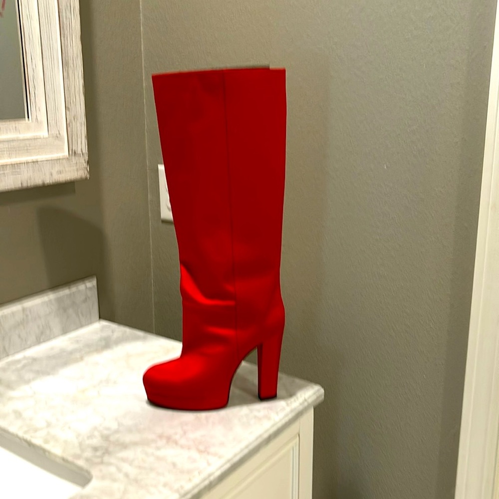 Red platform Gucci boots. Just in time for the holidays.